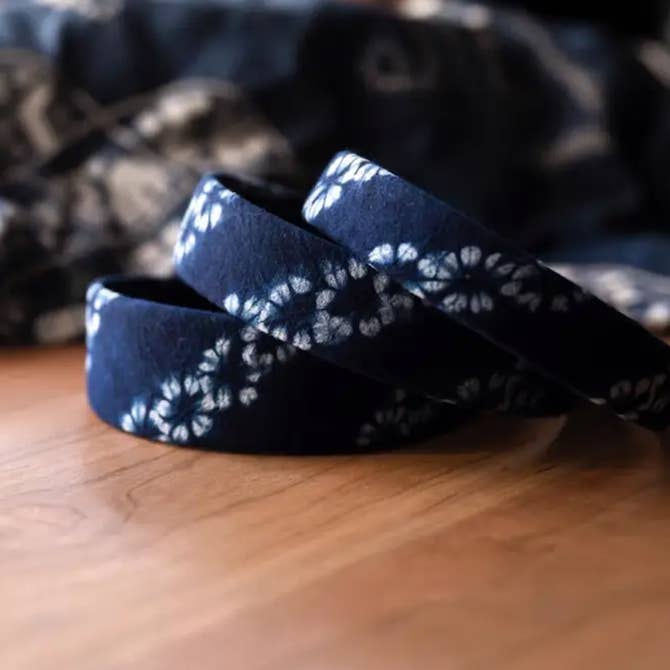 Tie-dye Headband - White Flowers On Dark Blue