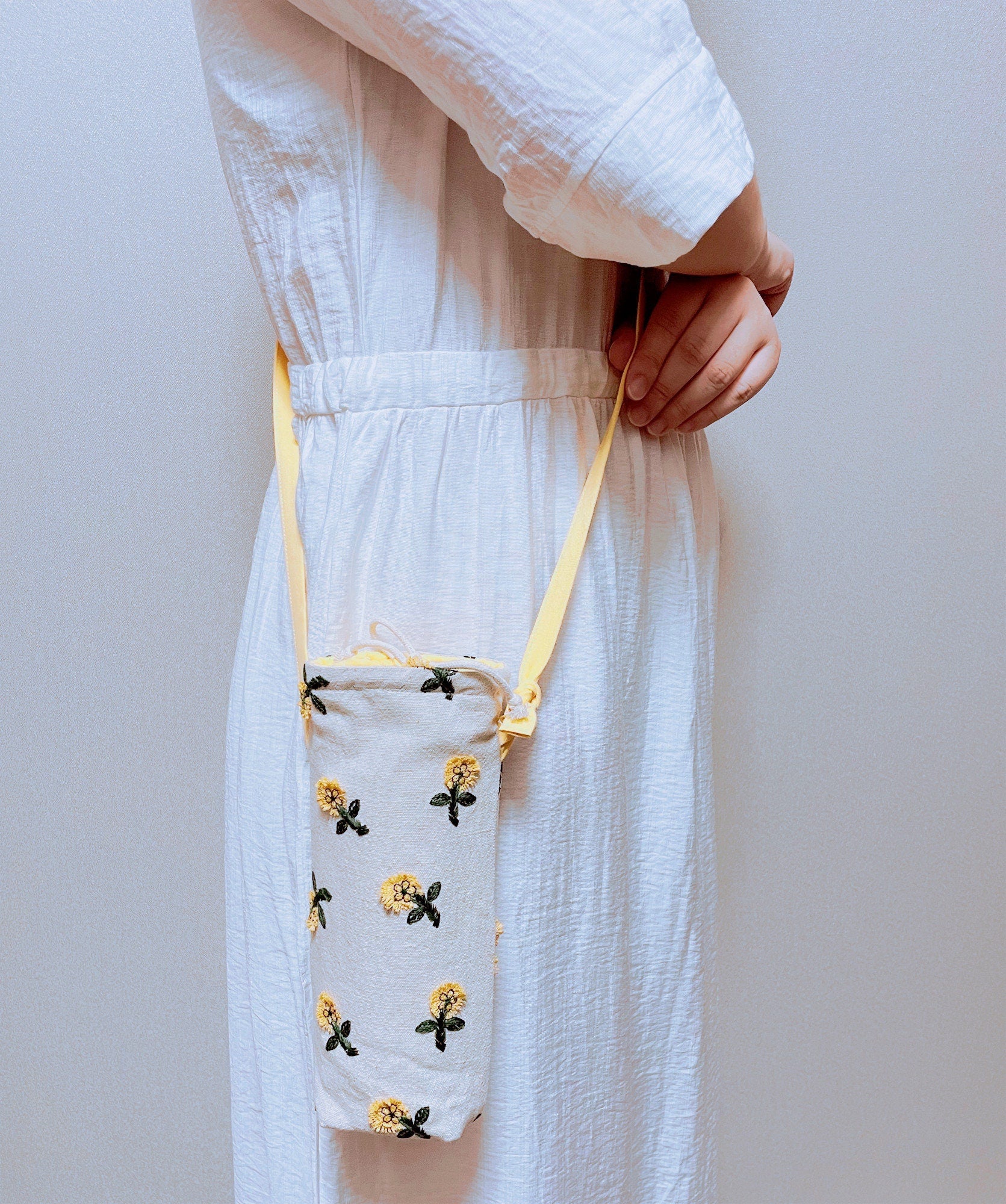 Water Bottle Holder Water Bottle Carrier Hand made bottle carrier School water bottle sling girlie bottle cozy Daisy Embroidery