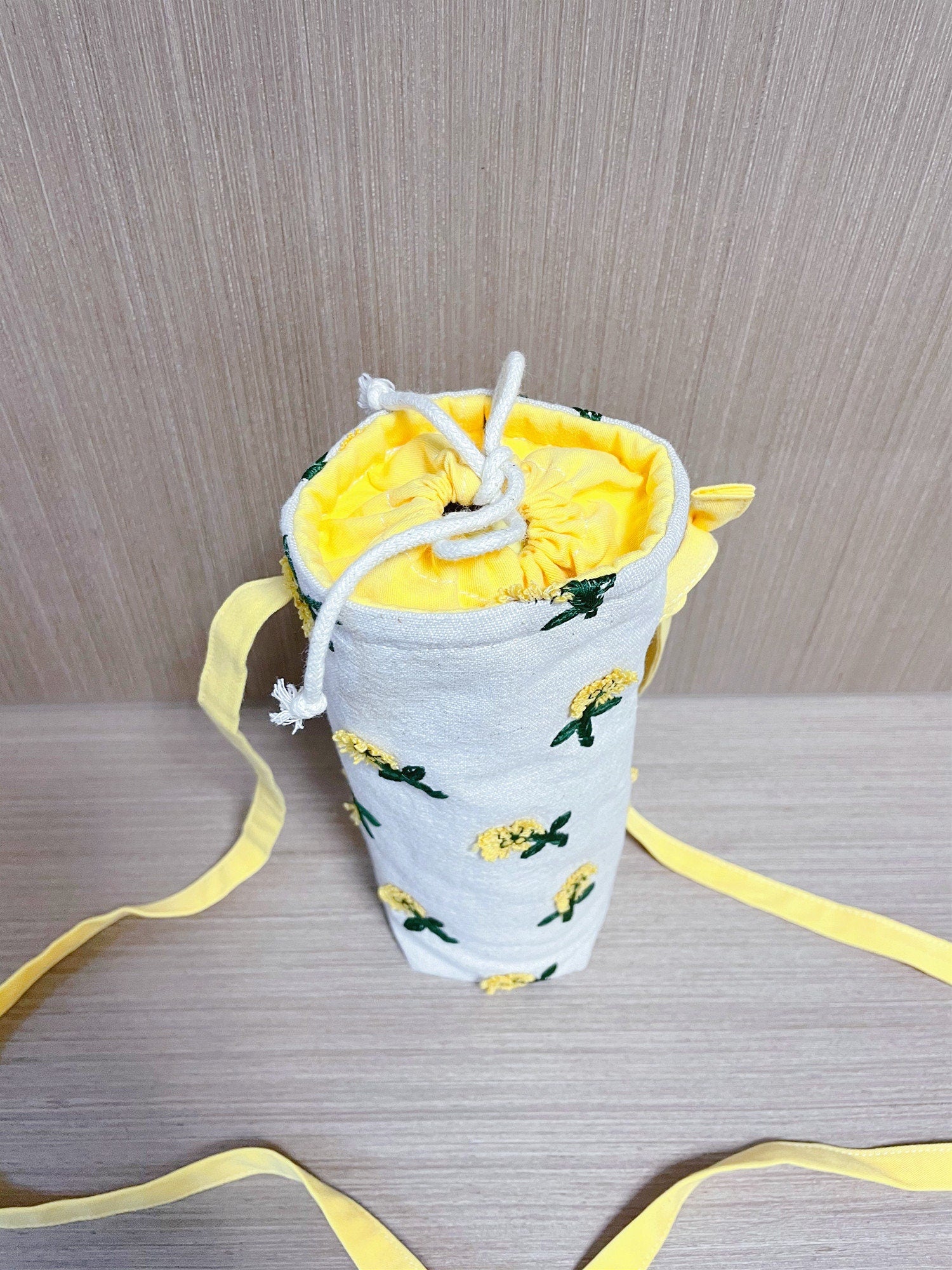 Water Bottle Holder Water Bottle Carrier Hand made bottle carrier School water bottle sling girlie bottle cozy Daisy Embroidery