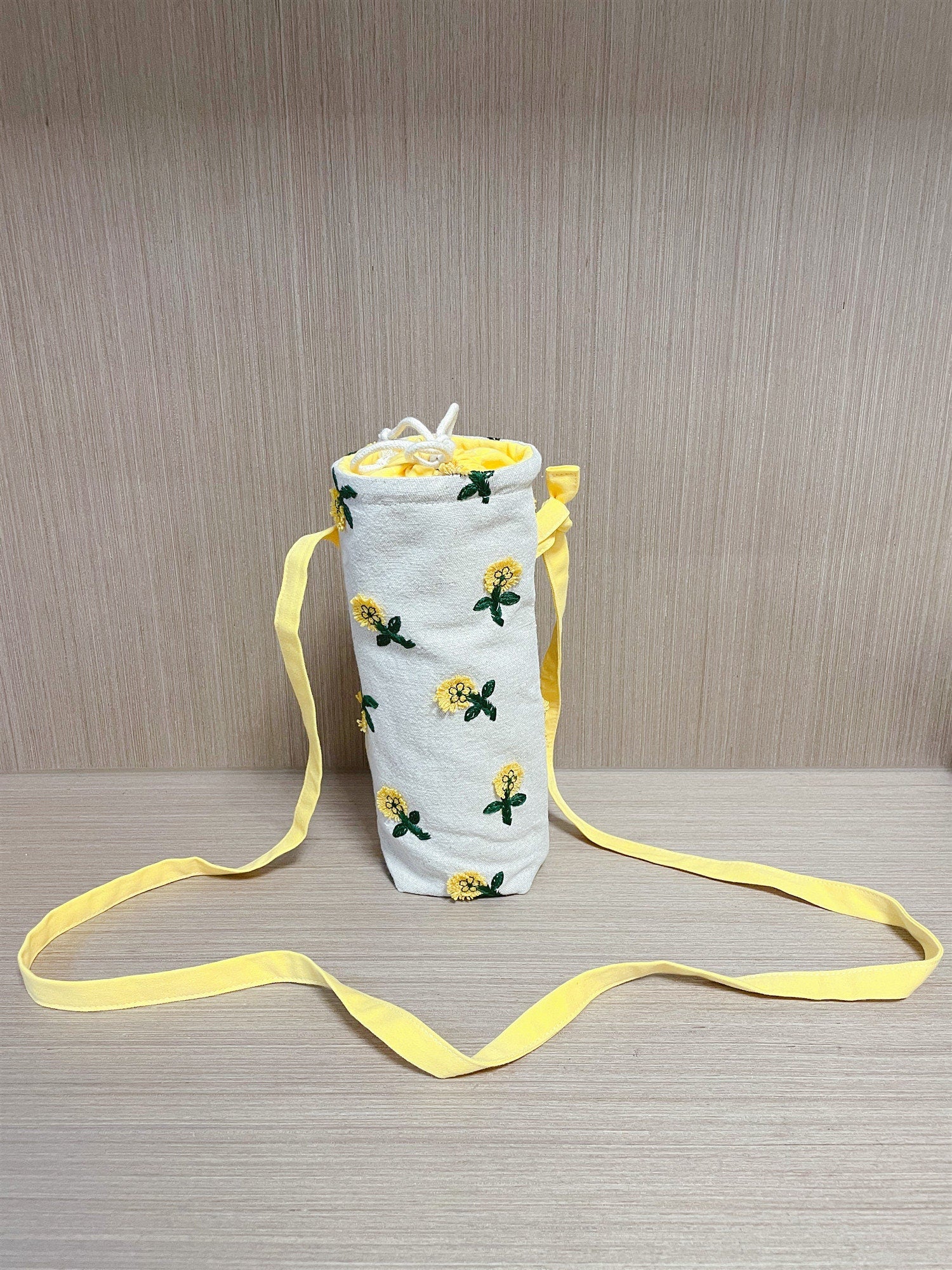 Water Bottle Holder Water Bottle Carrier Hand made bottle carrier School water bottle sling girlie bottle cozy Daisy Embroidery