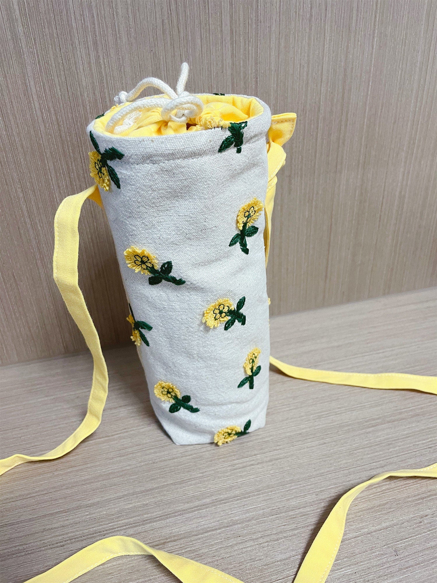 Water Bottle Holder Water Bottle Carrier Hand made bottle carrier School water bottle sling girlie bottle cozy Daisy Embroidery