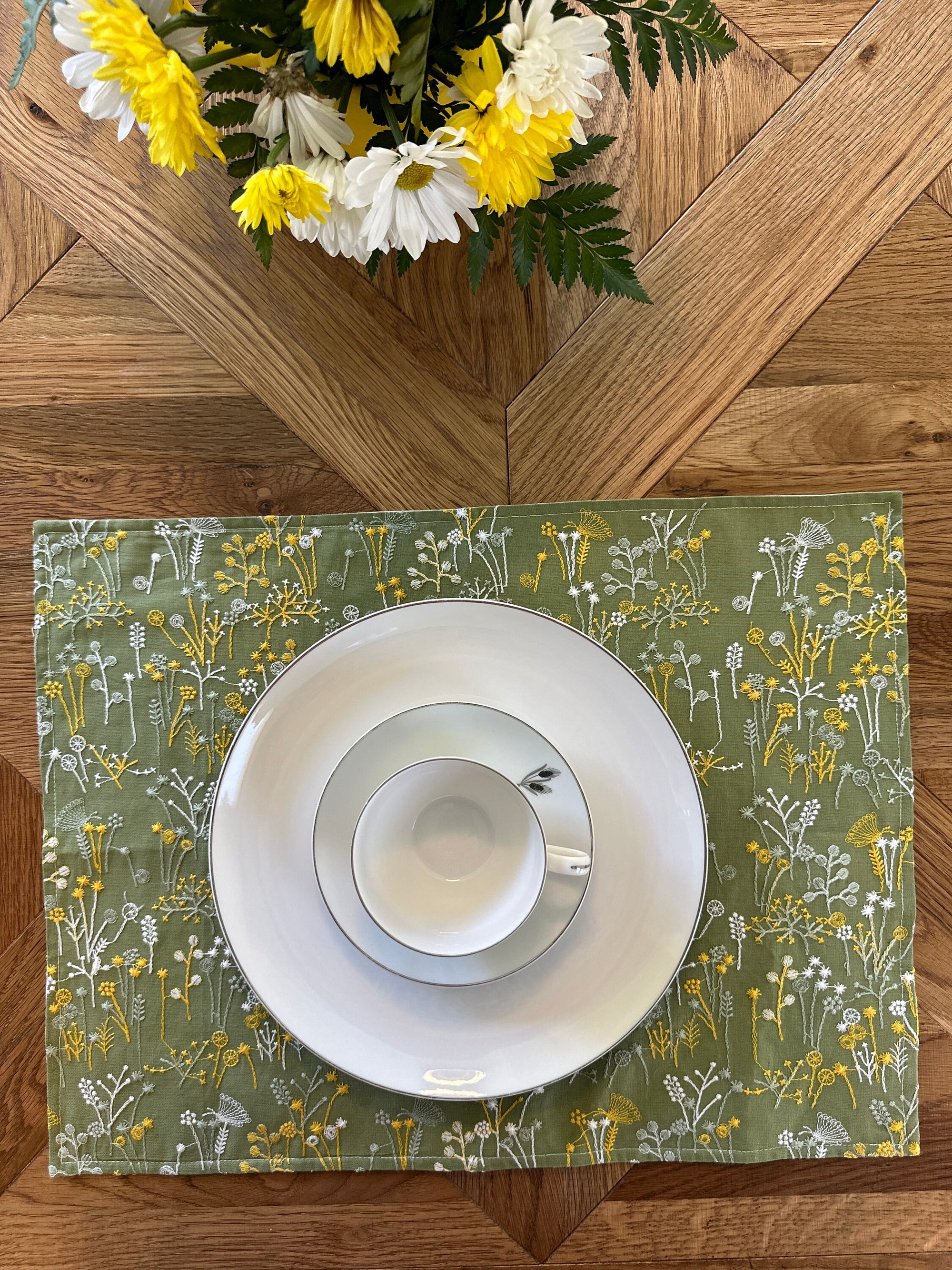 Placemats personalized, placemats with custom name, table setting, table decoration placemat , Housewarming gift Embroidery green dandelion