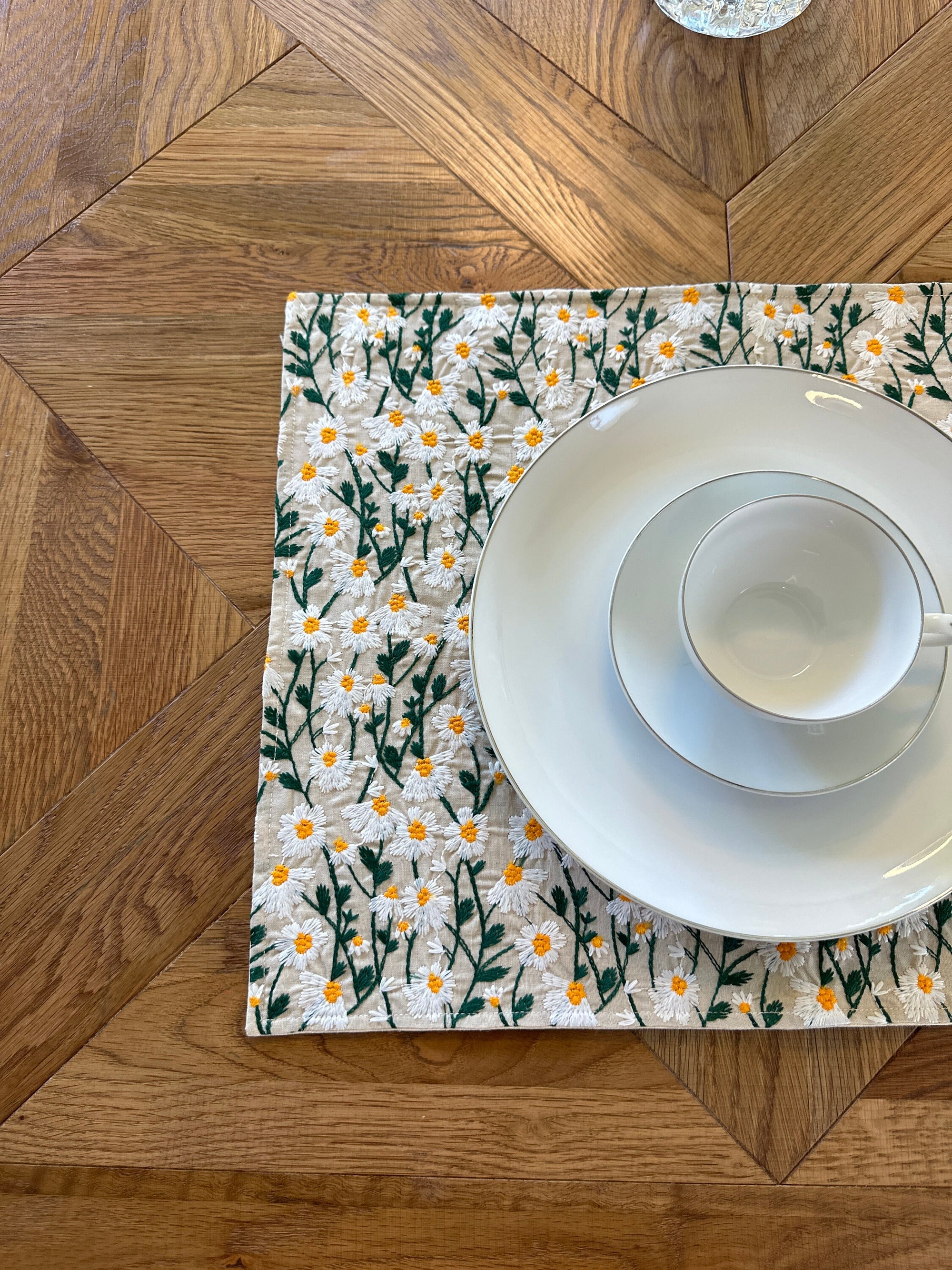 Placemats personalized, placemats with custom name, table setting, table decoration placemat , Housewarming gift Embroidered Daisy