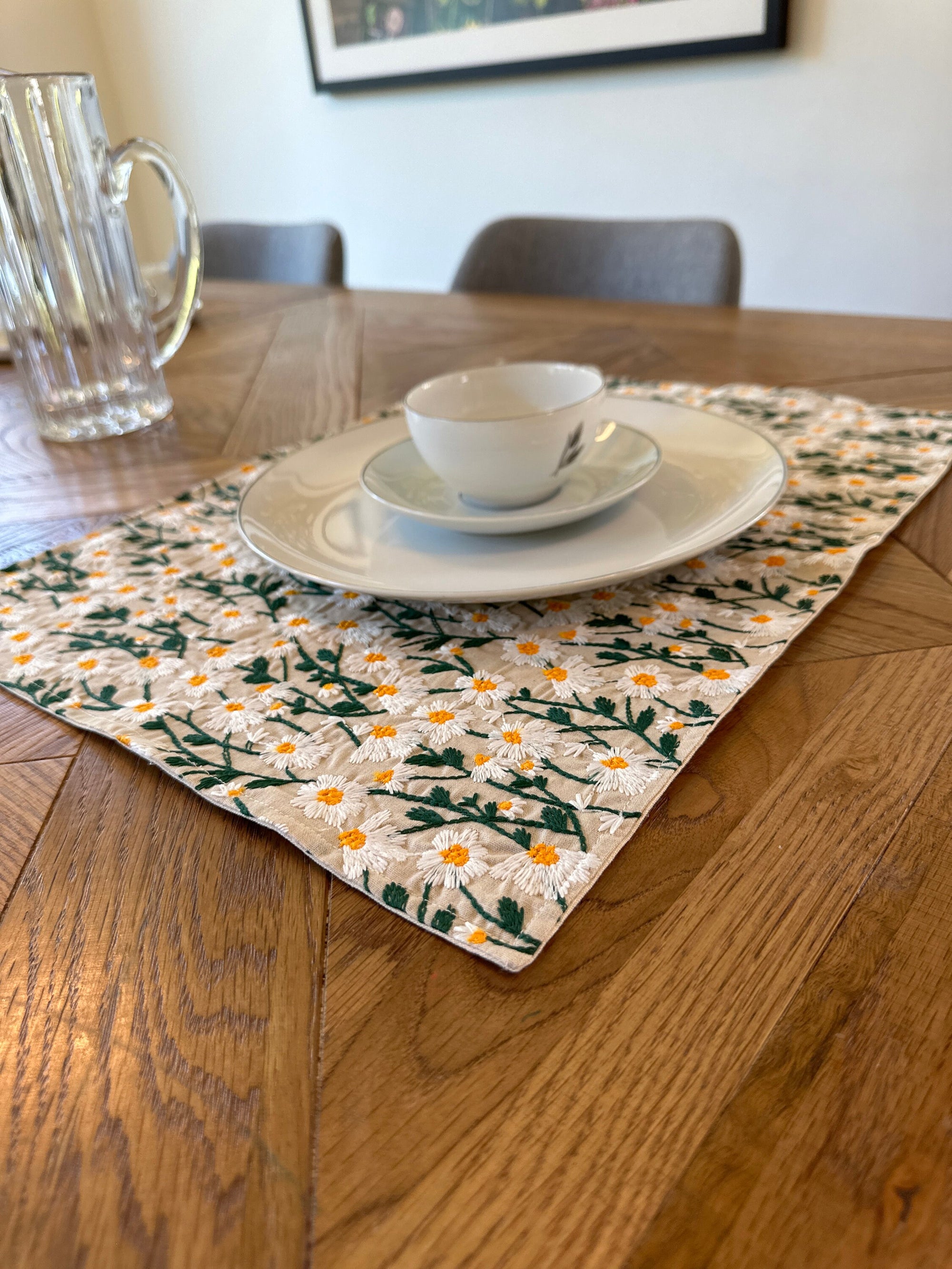 Placemats personalized, placemats with custom name, table setting, table decoration placemat , Housewarming gift Embroidered Daisy