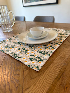 Placemats personalized, placemats with custom name, table setting, table decoration placemat , Housewarming gift Embroidered Daisy