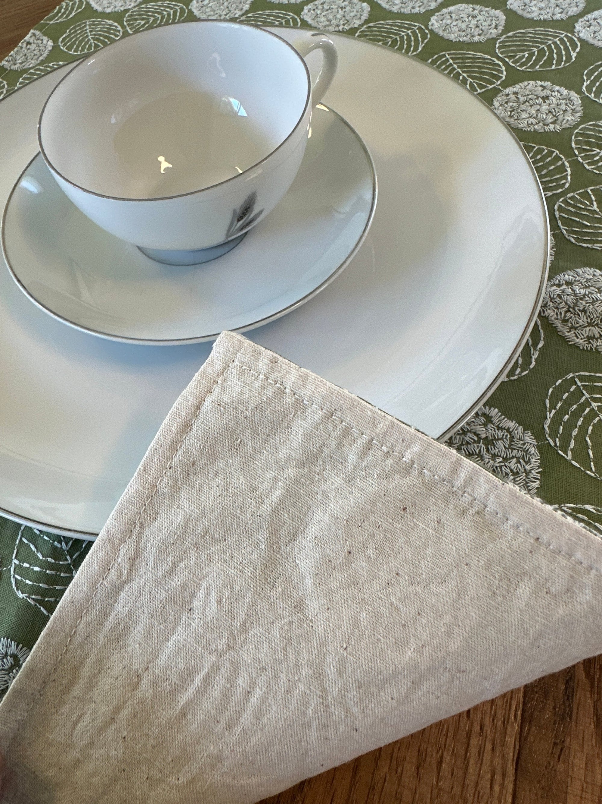 Placemats personalized, placemats with custom name, table setting, table decoration placemat , Housewarming gift Embroidery Leaves