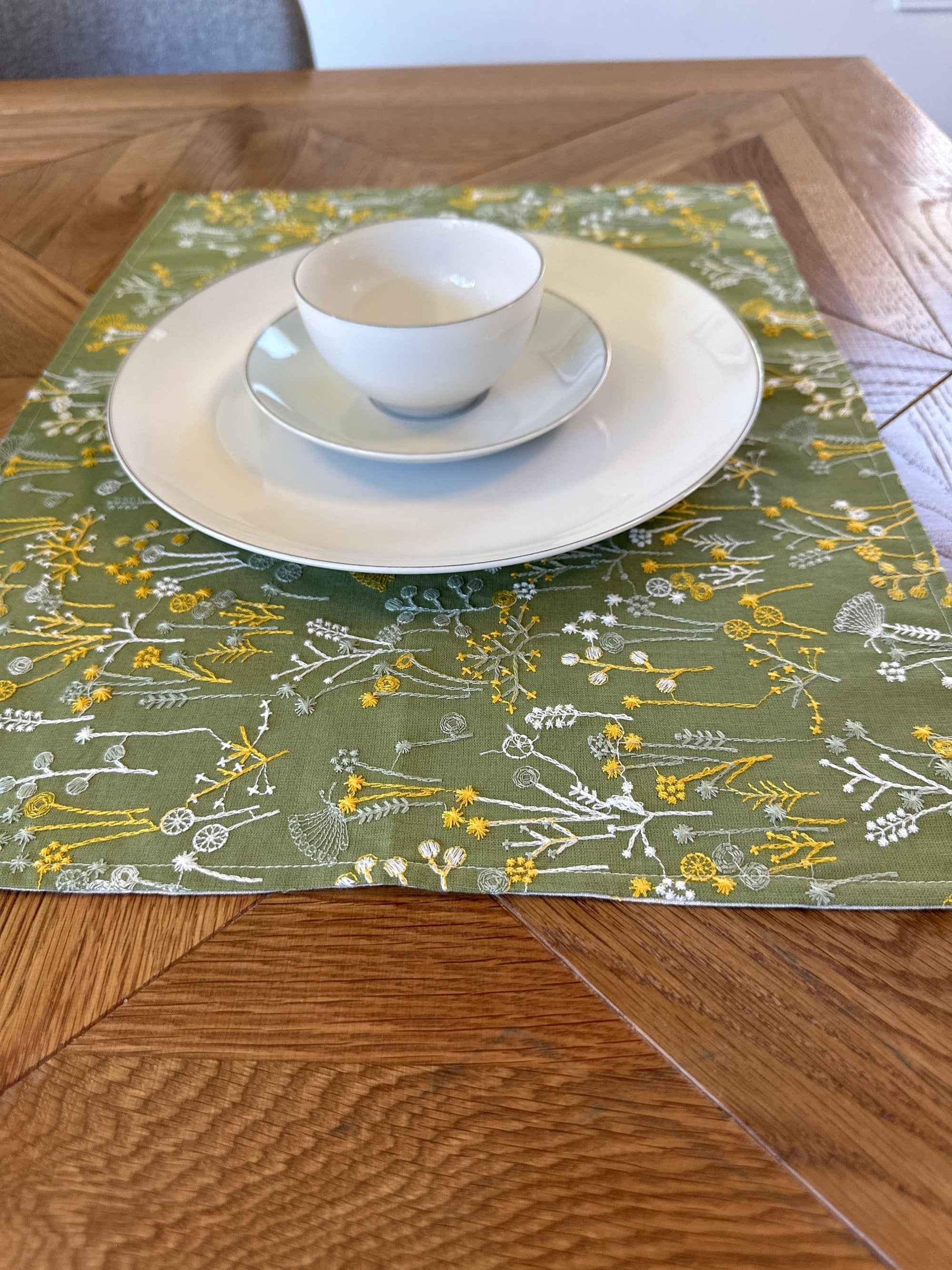 Placemats personalized, placemats with custom name, table setting, table decoration placemat , Housewarming gift Embroidery green dandelion