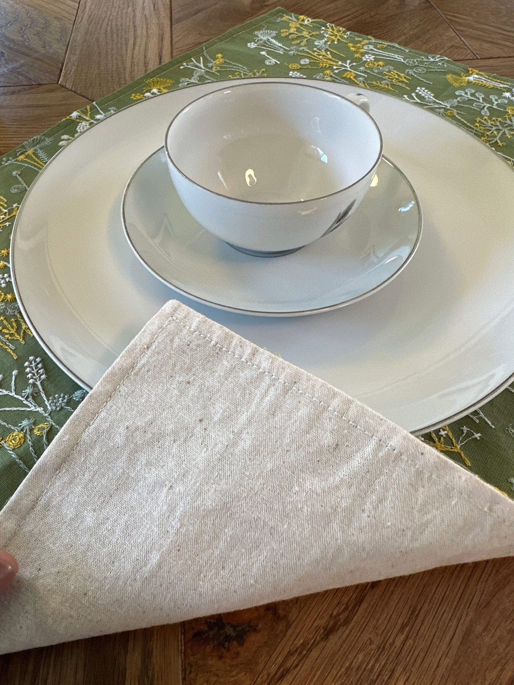Placemats personalized, placemats with custom name, table setting, table decoration placemat , Housewarming gift Embroidery green dandelion