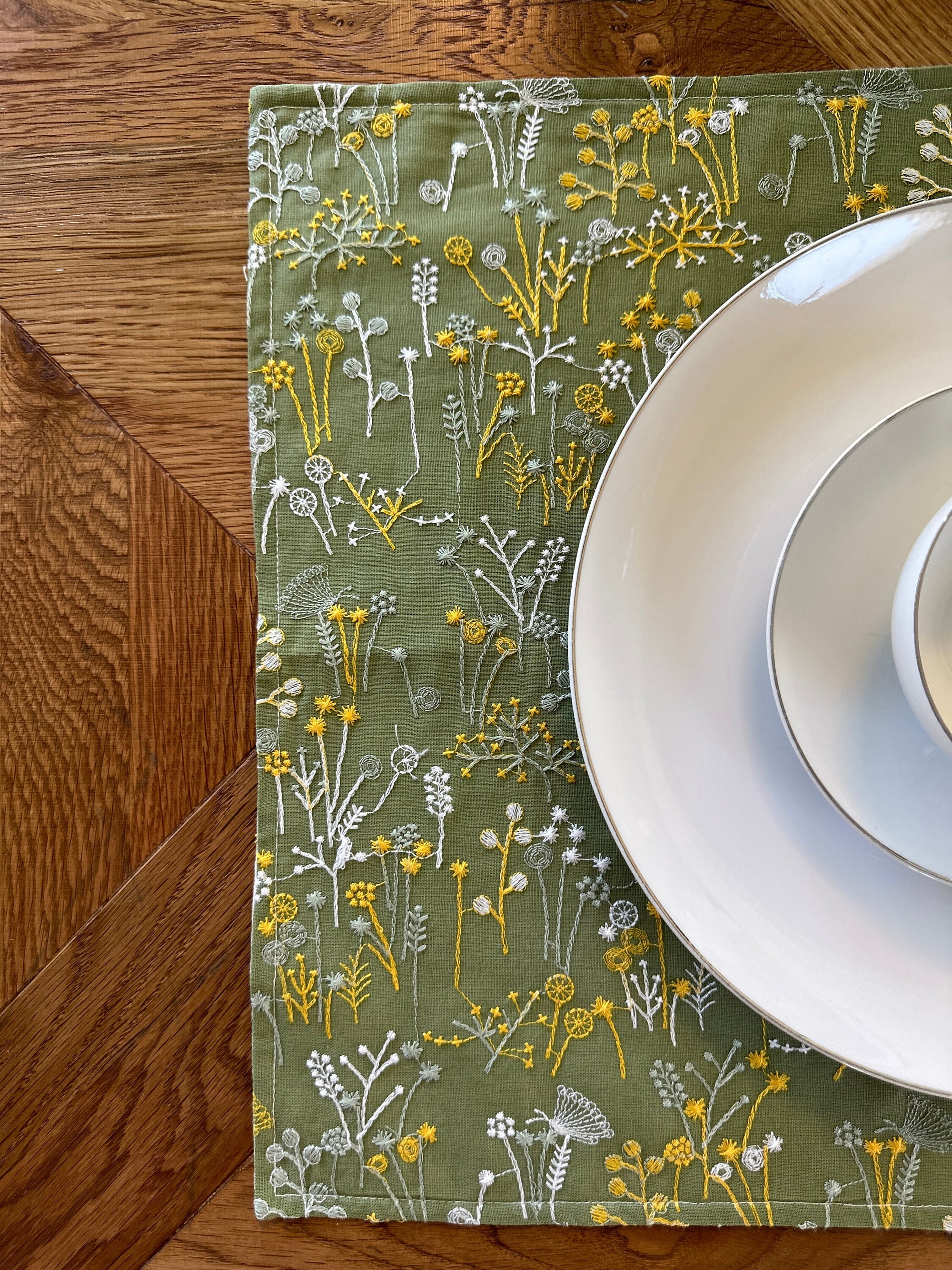Placemats personalized, placemats with custom name, table setting, table decoration placemat , Housewarming gift Embroidery green dandelion
