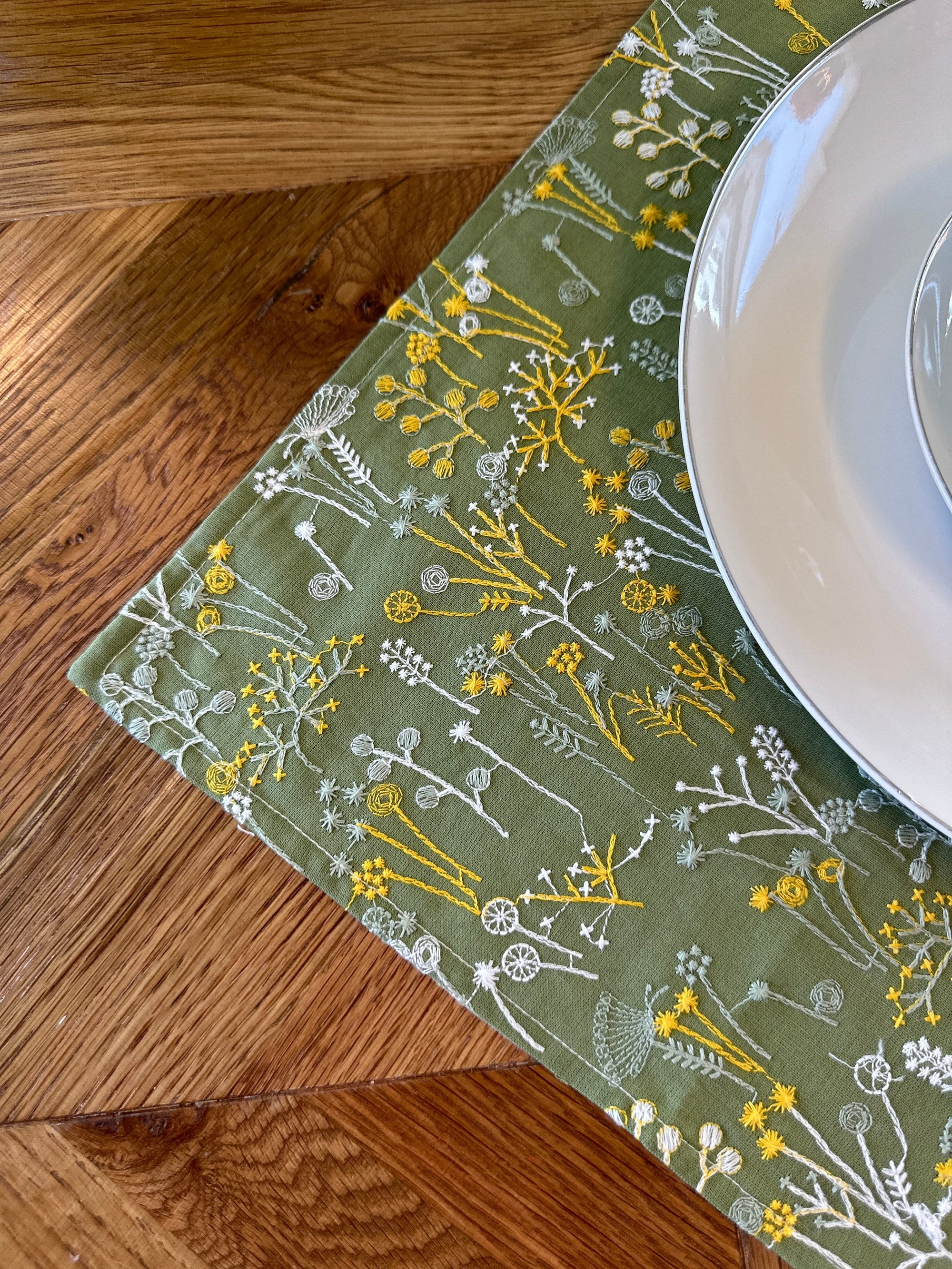 Placemats personalized, placemats with custom name, table setting, table decoration placemat , Housewarming gift Embroidery green dandelion
