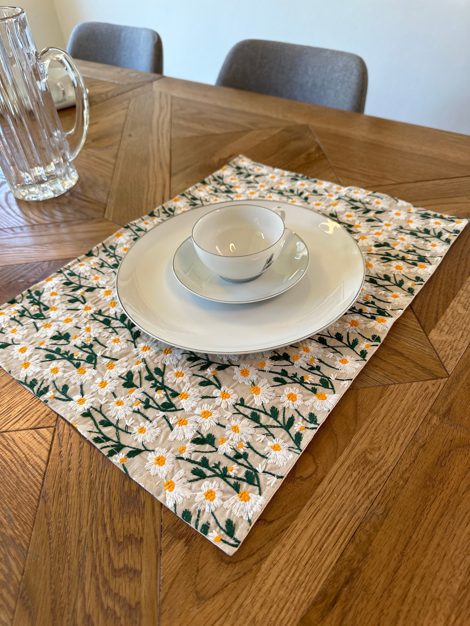 Placemats personalized, placemats with custom name, table setting, table decoration placemat , Housewarming gift Embroidered Daisy