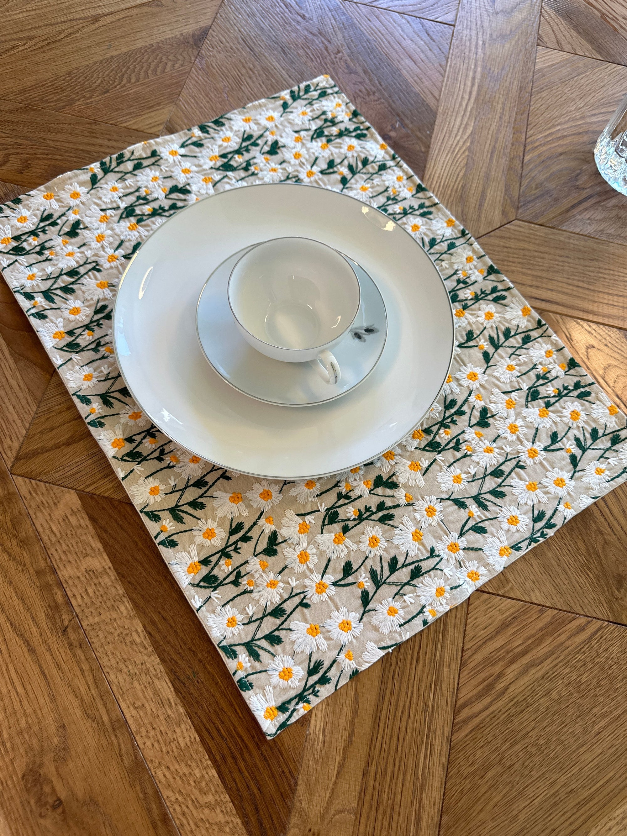 Placemats personalized, placemats with custom name, table setting, table decoration placemat , Housewarming gift Embroidered Daisy