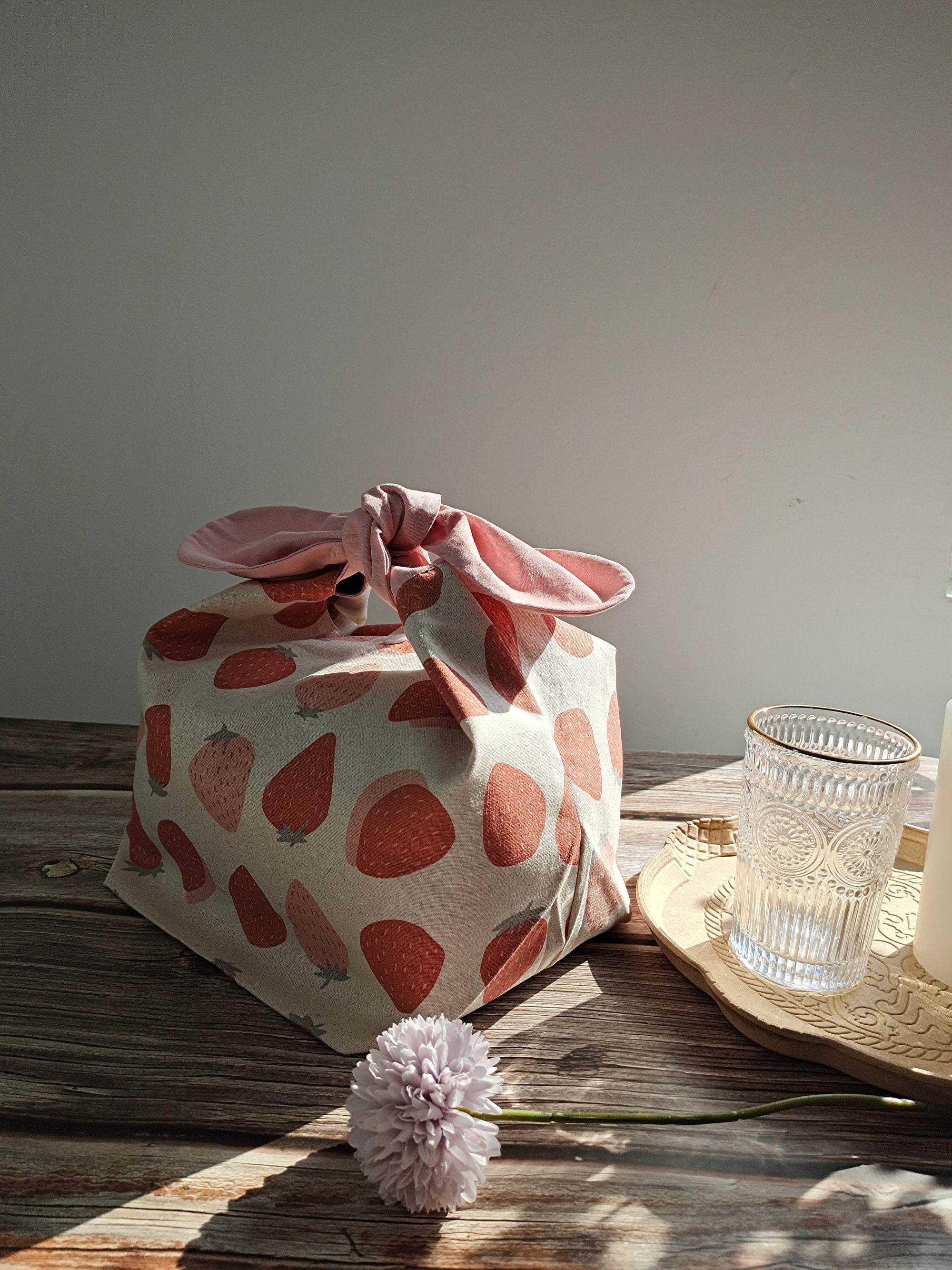 Strawberry Reusable   lunch bag bento bag, zero waste , Eco Friendly  lunch box cloth School Gift for Kids women