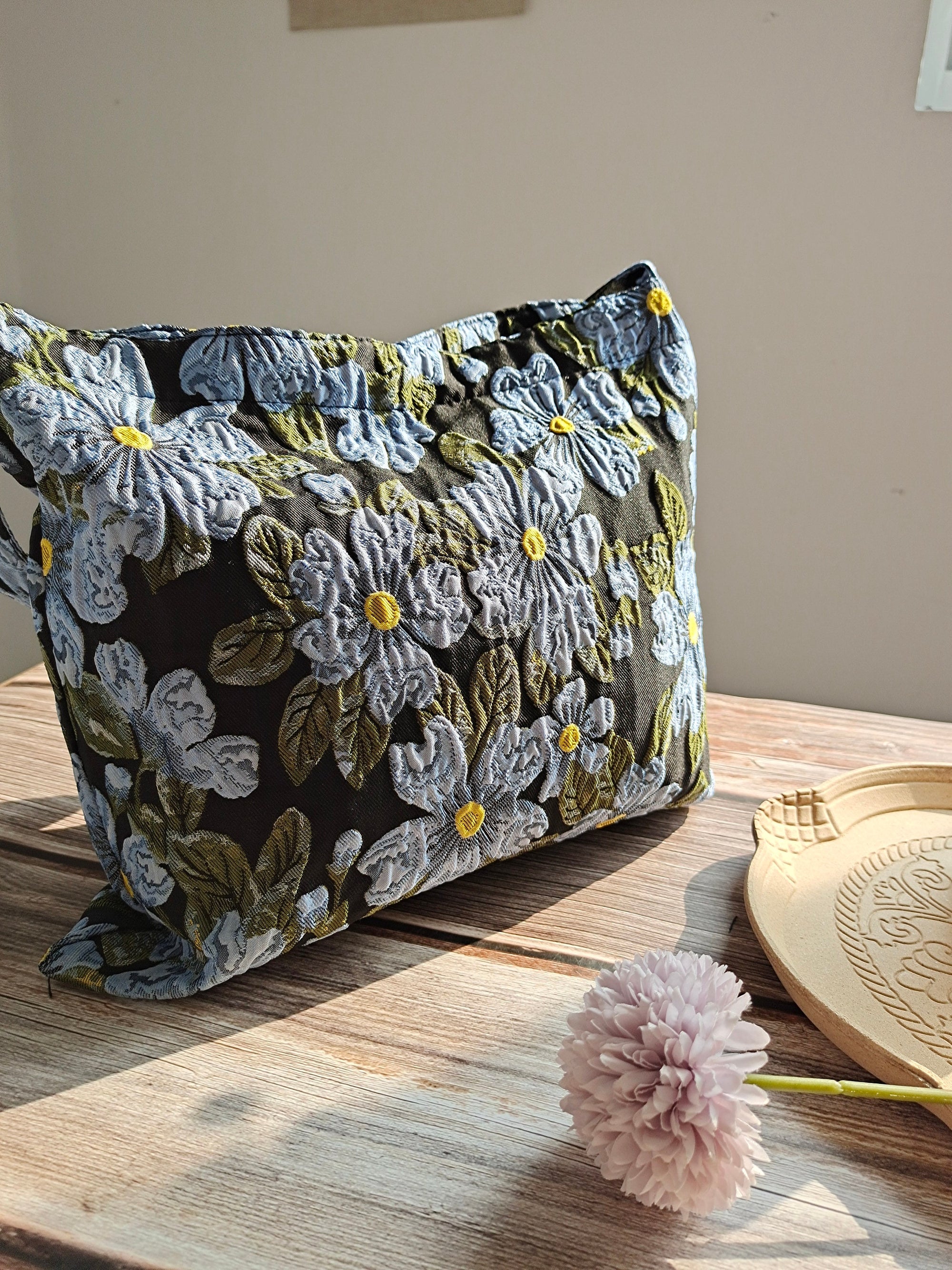 Vintage Embroidered Elegant Flower Design tote bag, shoulder bag, market bag, adjustable bag travel bag，beach bag Christmas gift