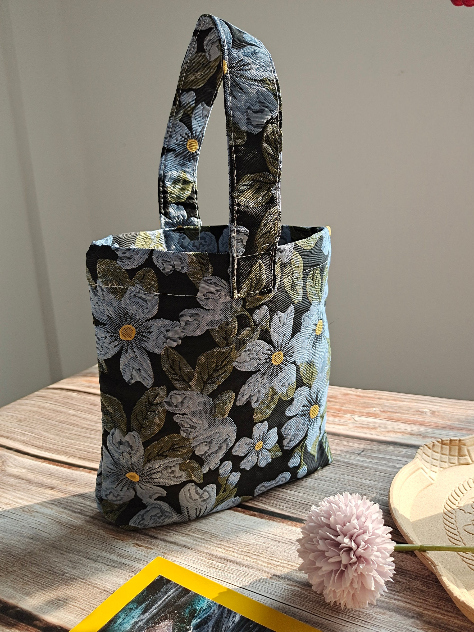 Vintage Embroidered Elegant Flower Design tote bag，bottle holder bag, bucket bag，market bag,handbag，Christmas gift